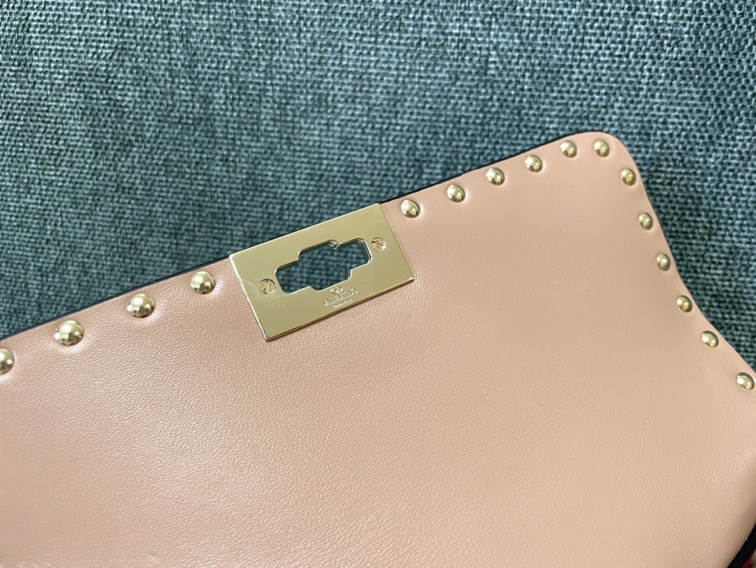 발렌티노 락스터드 스파이크 숄더백