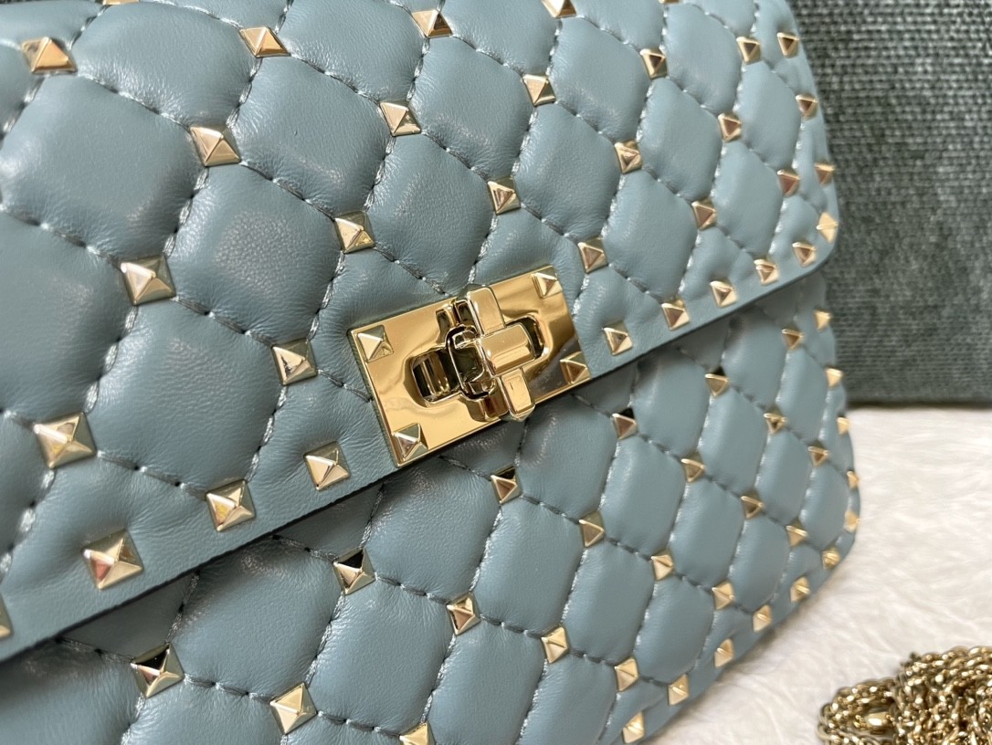 발렌티노 락스터드 스파이크 숄더백