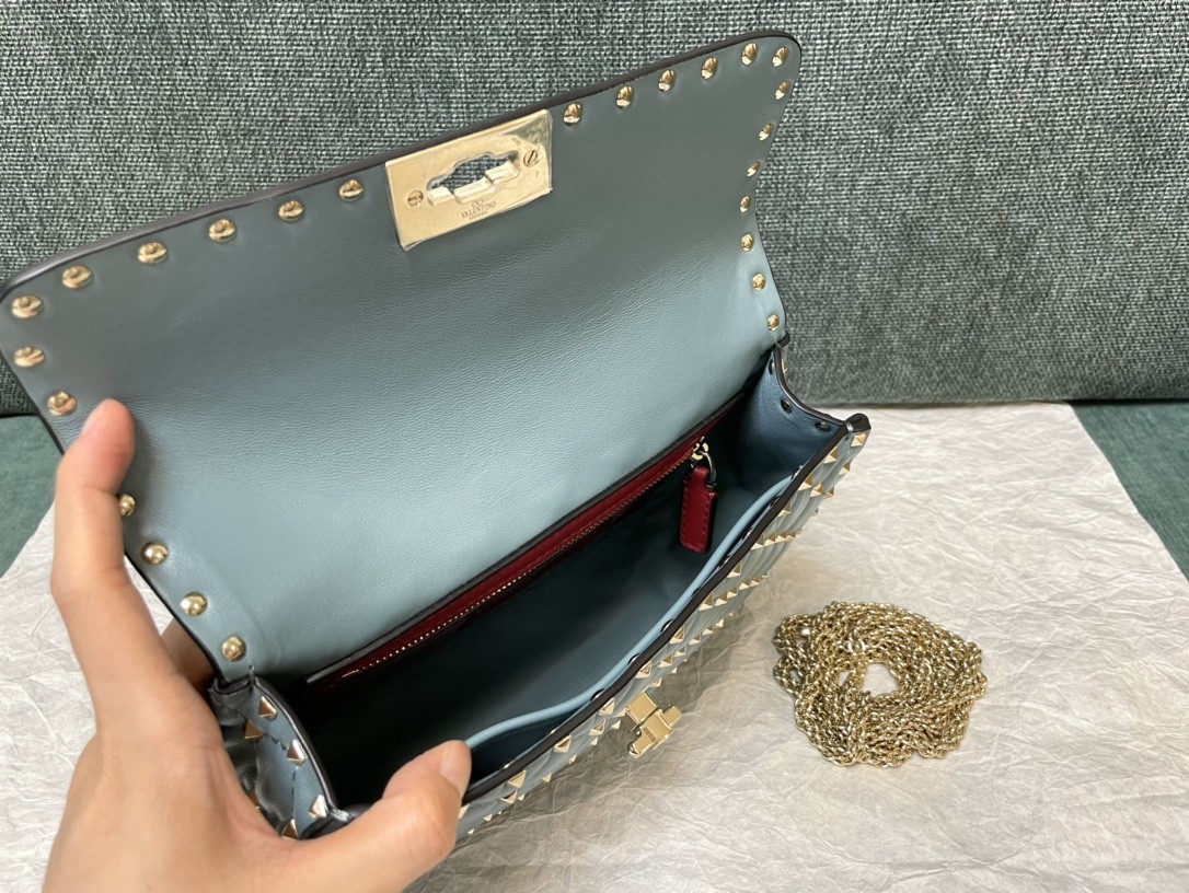 발렌티노 락스터드 스파이크 숄더백