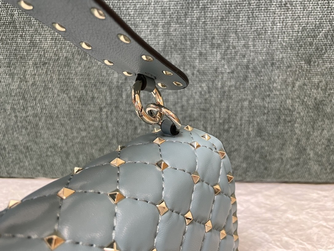 발렌티노 락스터드 스파이크 숄더백