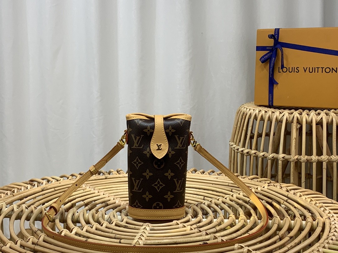 루이비통 폴드미 모노그램 캔버스 파우치 크로스백