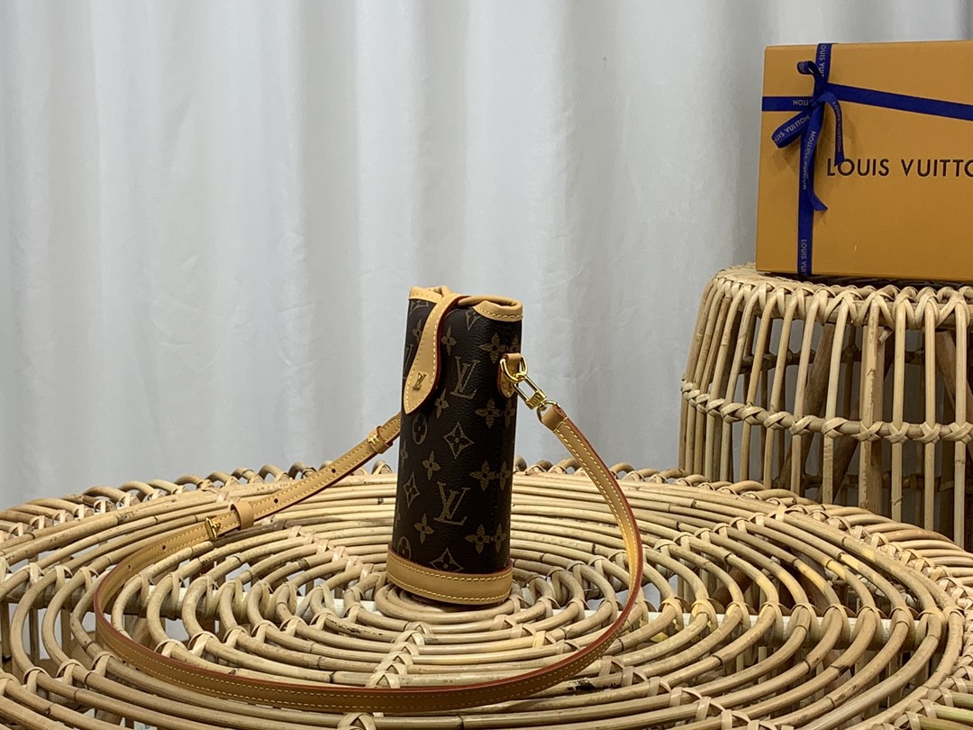 루이비통 폴드미 모노그램 캔버스 파우치 크로스백