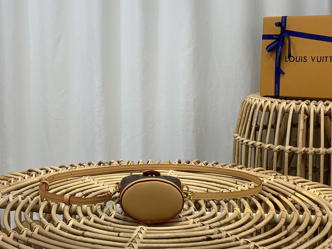 루이비통 폴드미 모노그램 캔버스 파우치 크로스백