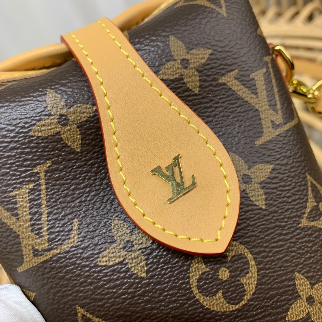 루이비통 폴드미 모노그램 캔버스 파우치 크로스백