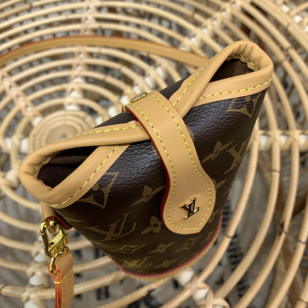 루이비통 폴드미 모노그램 캔버스 파우치 크로스백