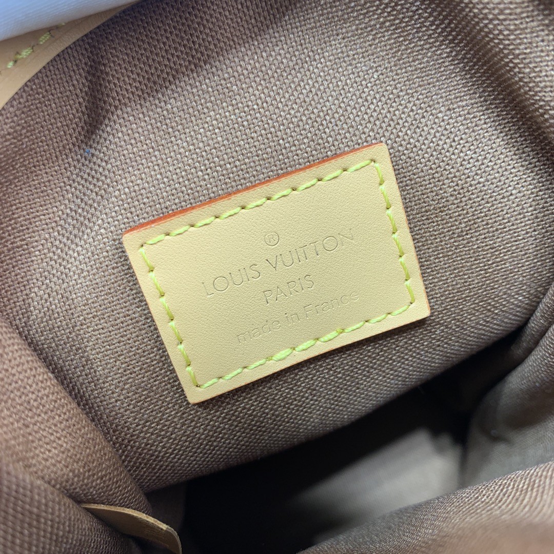 루이비통 폴드미 모노그램 캔버스 파우치 크로스백