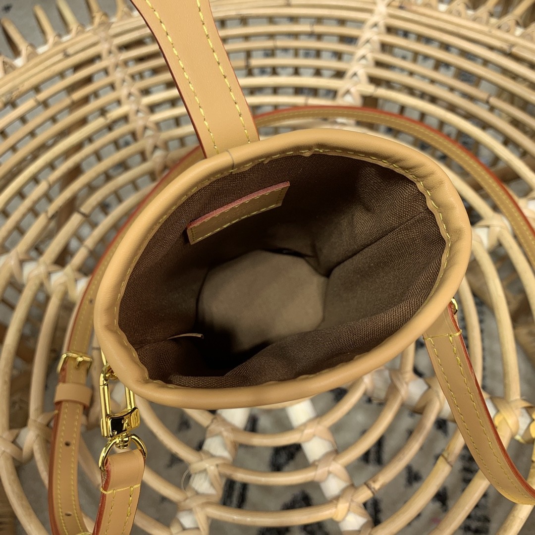 루이비통 폴드미 모노그램 캔버스 파우치 크로스백