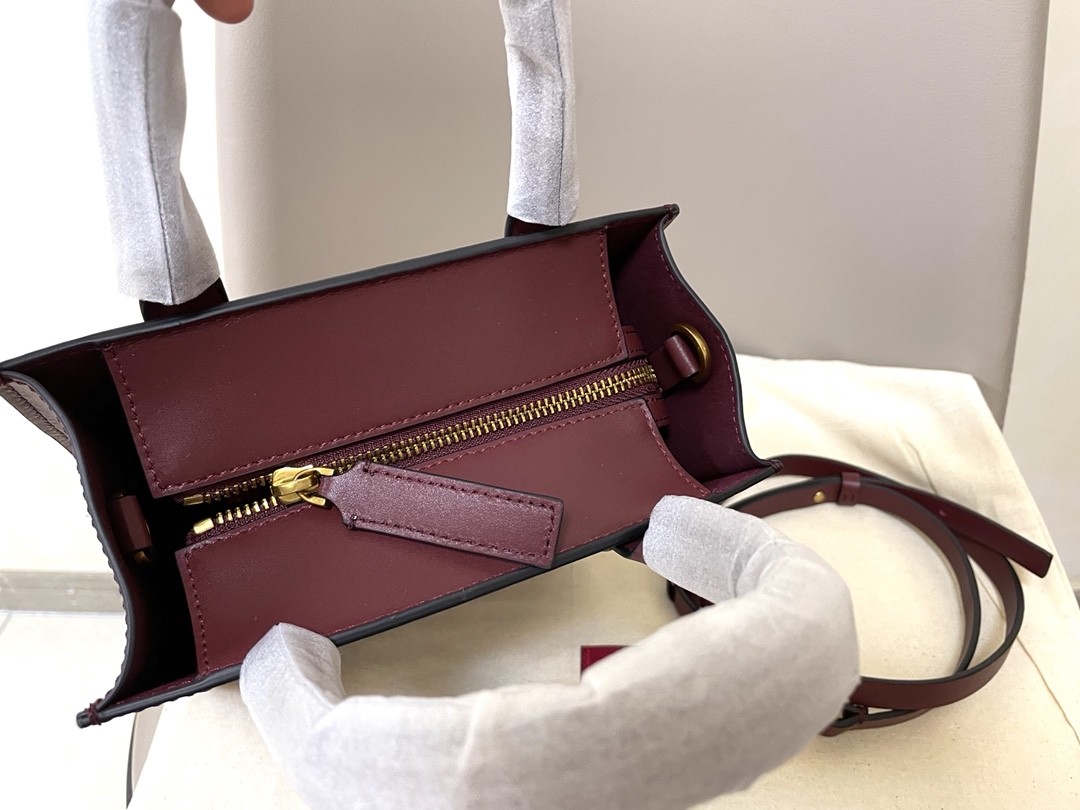 발렌티노 토트백