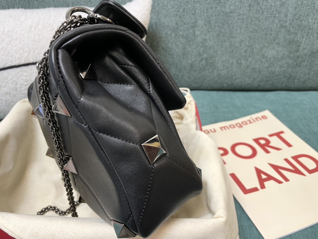 발렌티노 로만 스터드 체인백