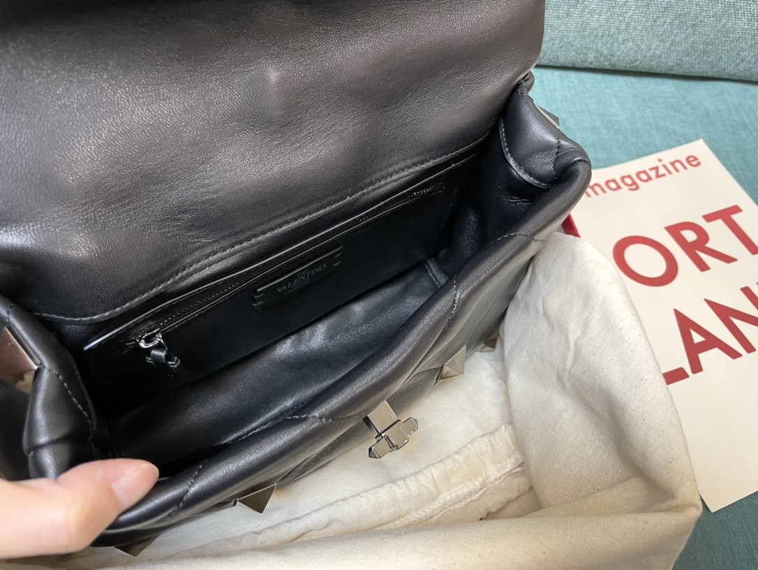 발렌티노 로만 스터드 체인백