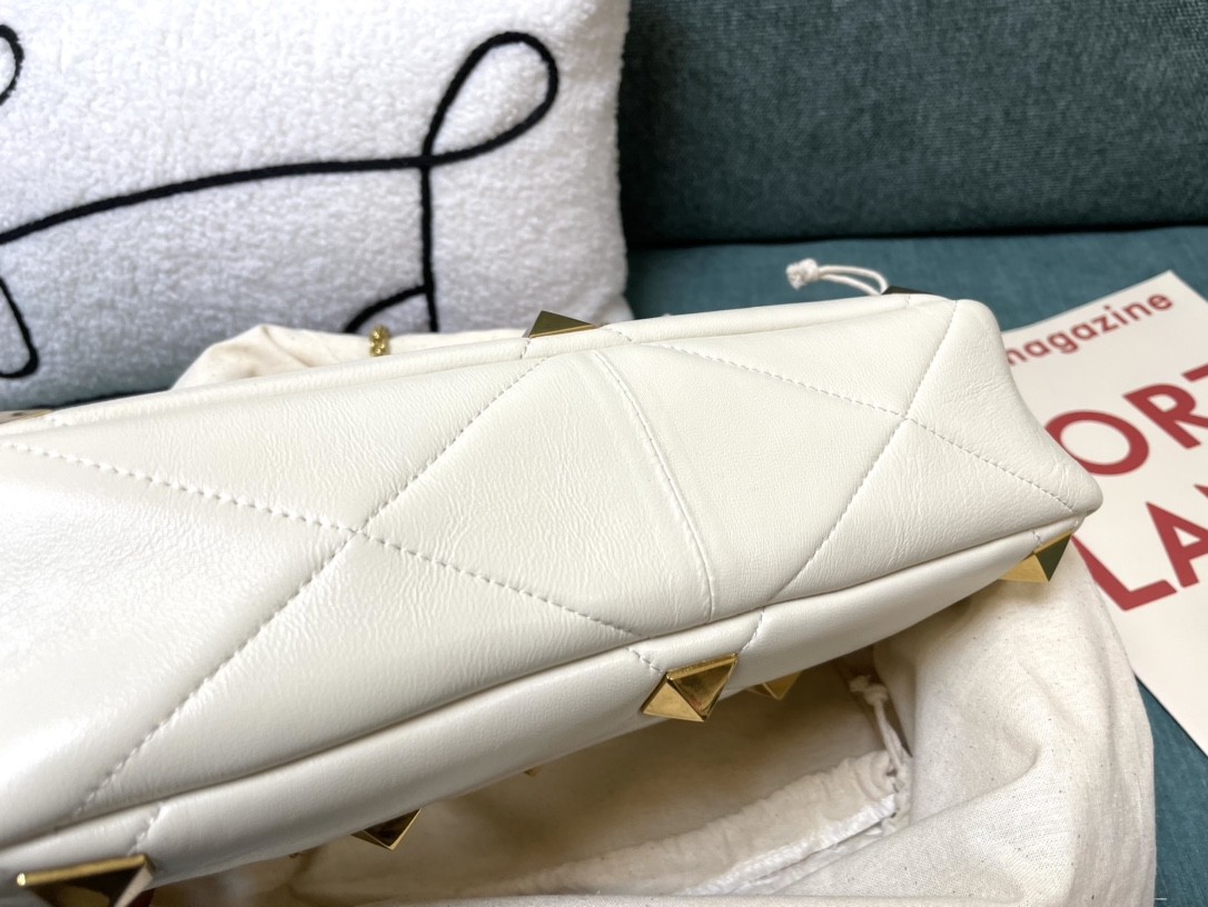 발렌티노 로만 스터드 체인백