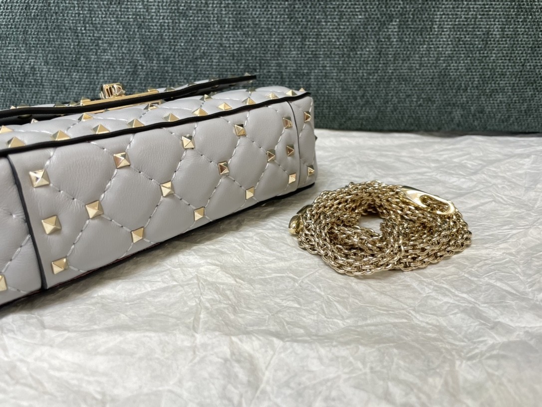 발렌티노 락스터드 스파이크 숄더백