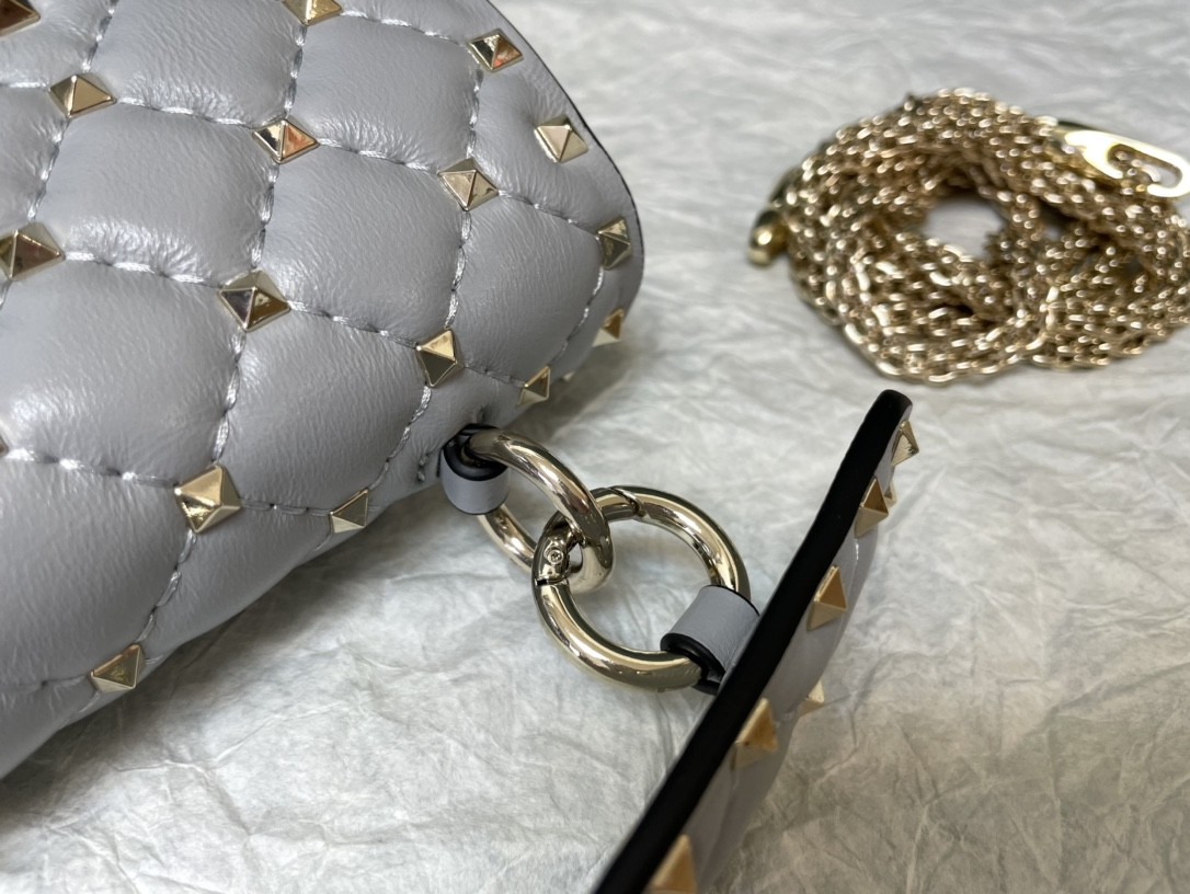 발렌티노 락스터드 스파이크 숄더백