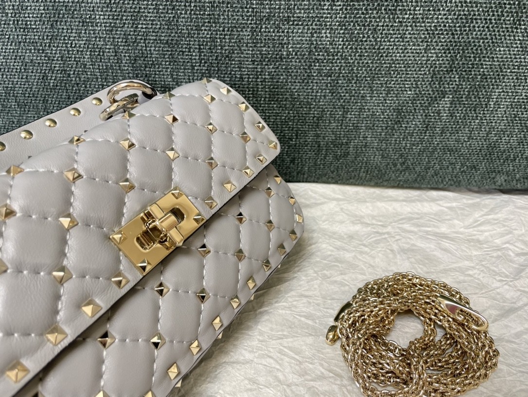 발렌티노 락스터드 스파이크 숄더백