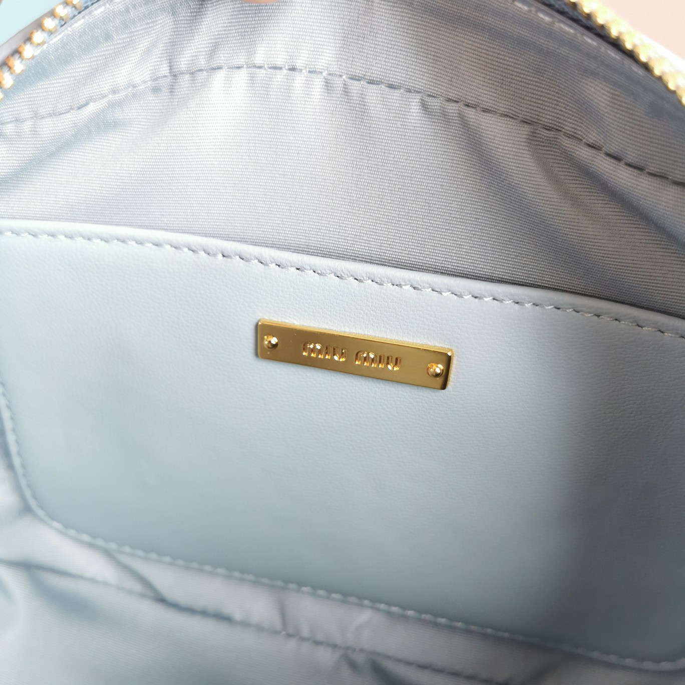 미우미우 숄더 백