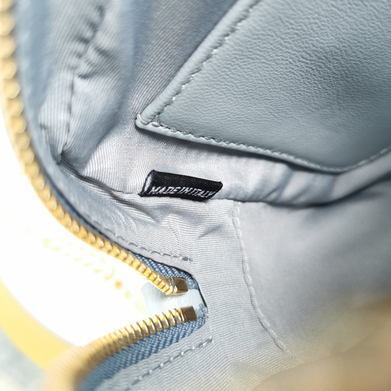 미우미우 숄더 백