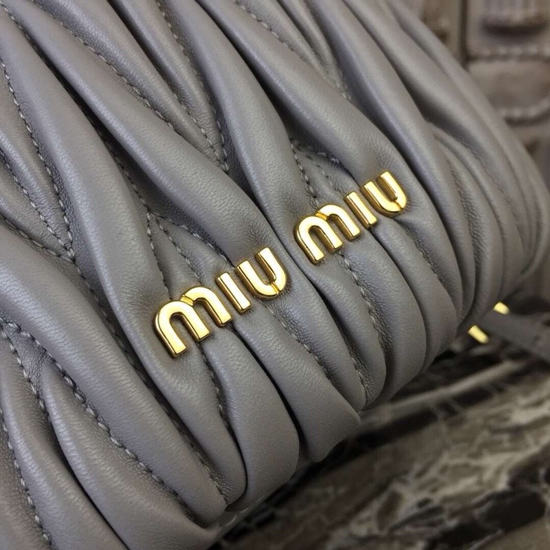 미우미우 마테라쎄 버킷백