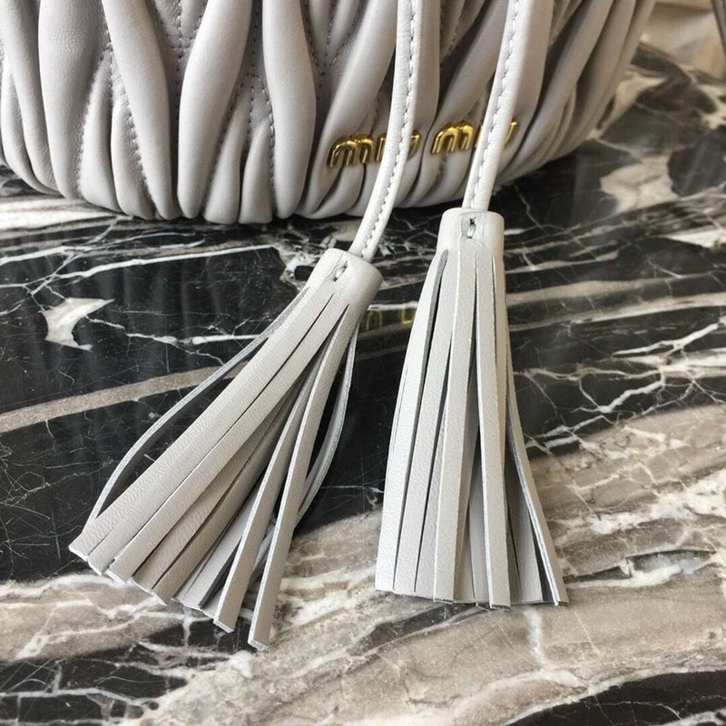 미우미우 마테라쎄 버킷백