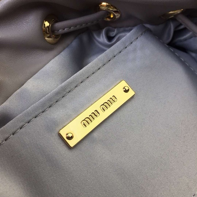 미우미우 마테라쎄 버킷백