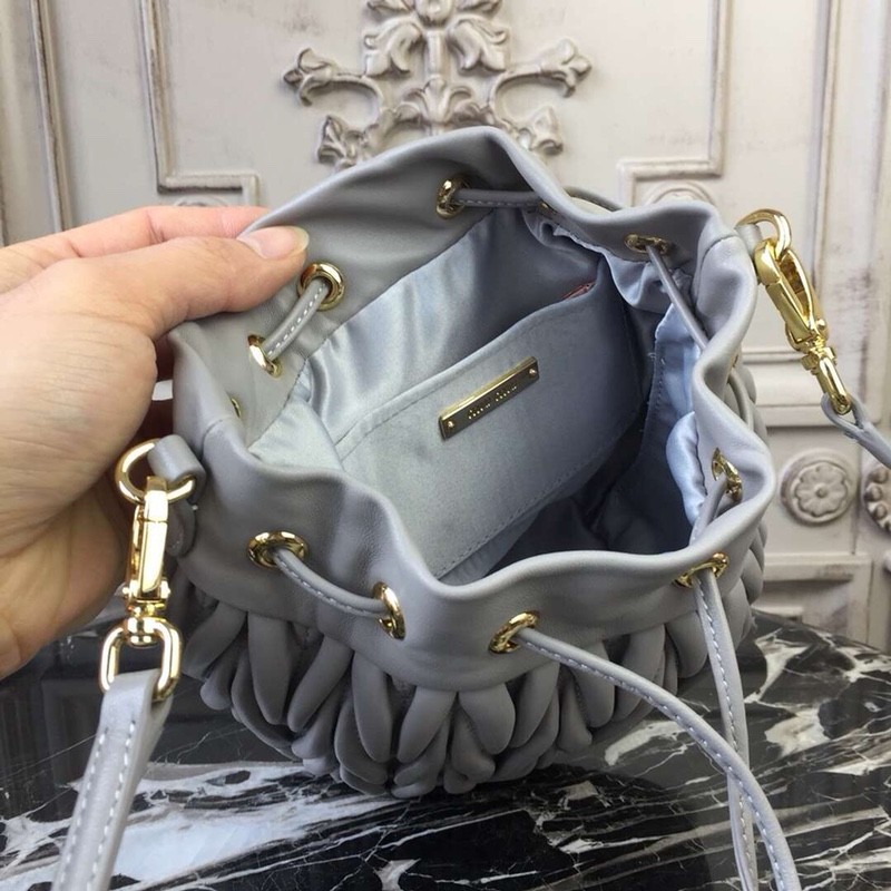 미우미우 마테라쎄 버킷백