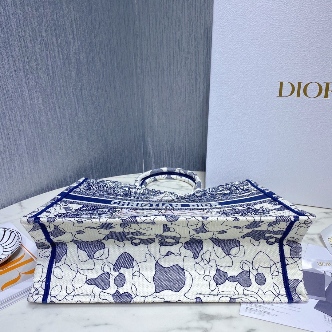 디올 북 토트백