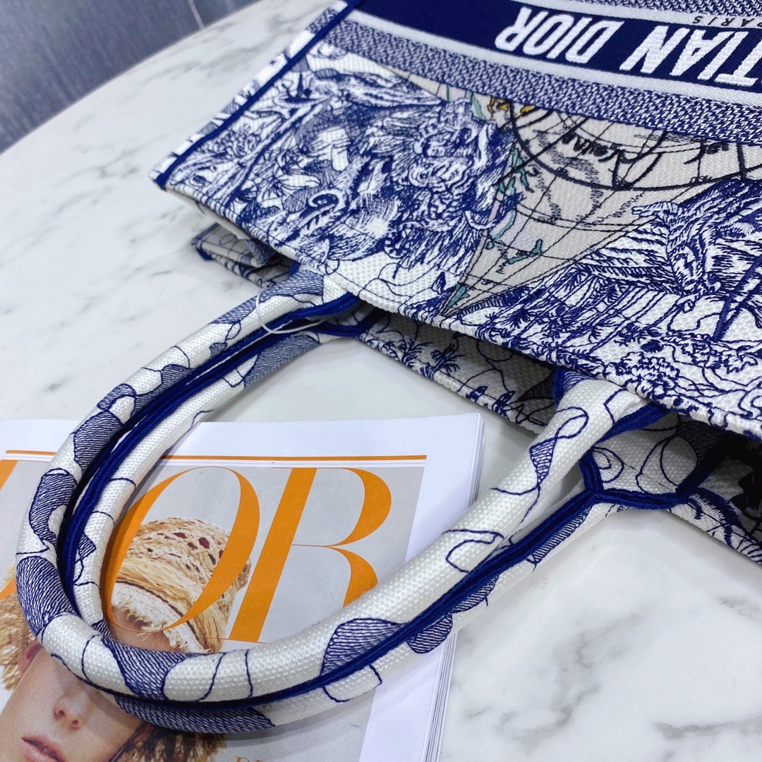 디올 북 토트백