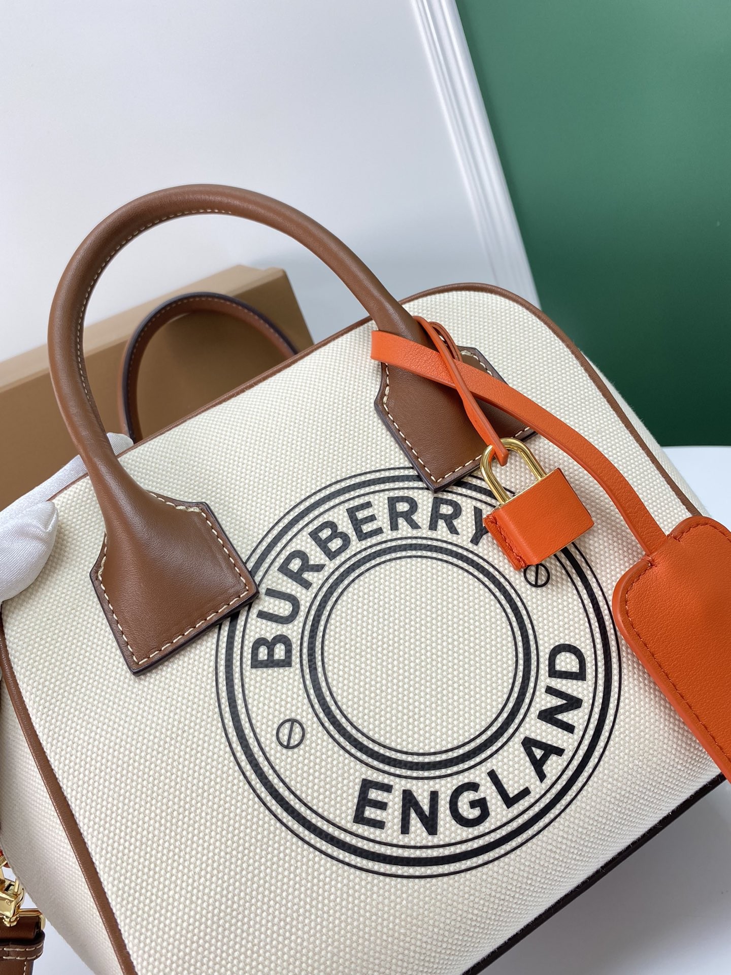 ﻿버버리 여성 토트 백