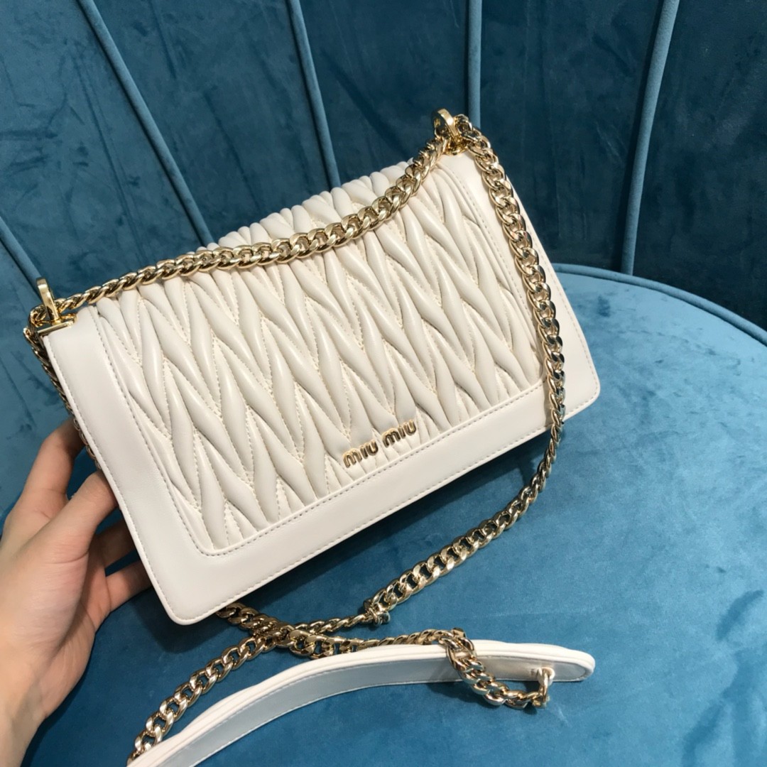 미우미우 컨피덴셜 마테라쎄 숄더백