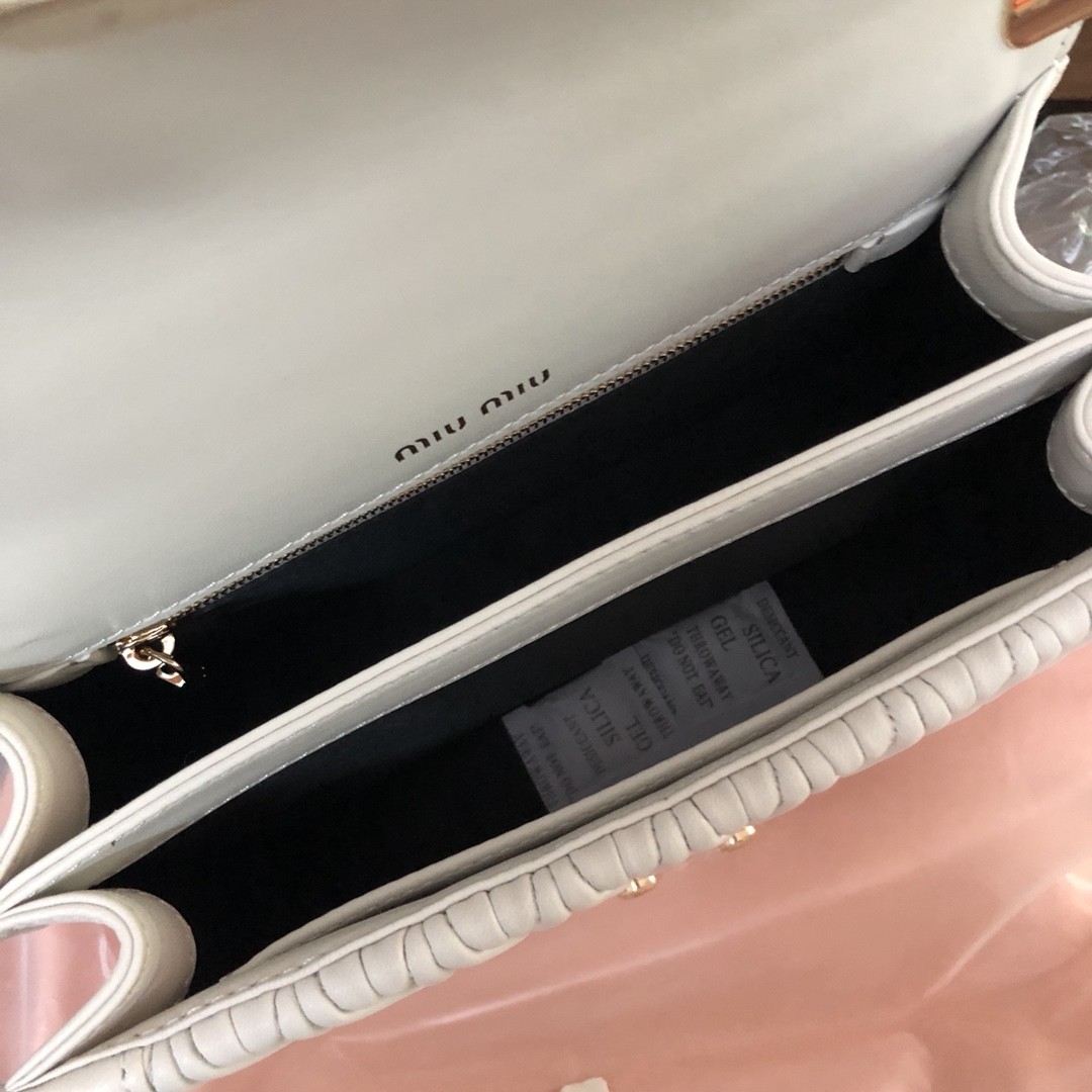 미우미우 컨피덴셜 마테라쎄 숄더백