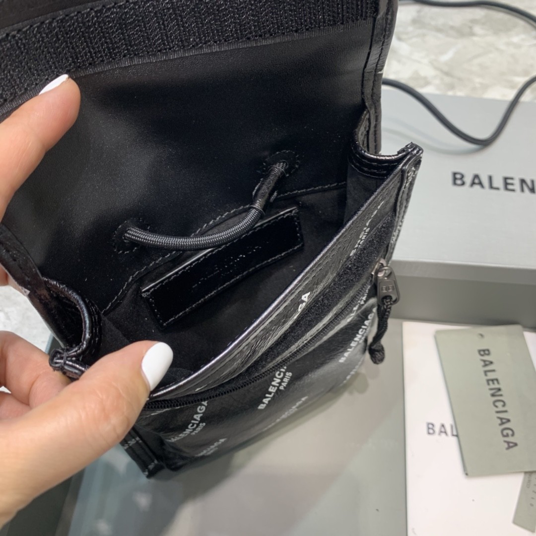 발렌시아가 크로스백