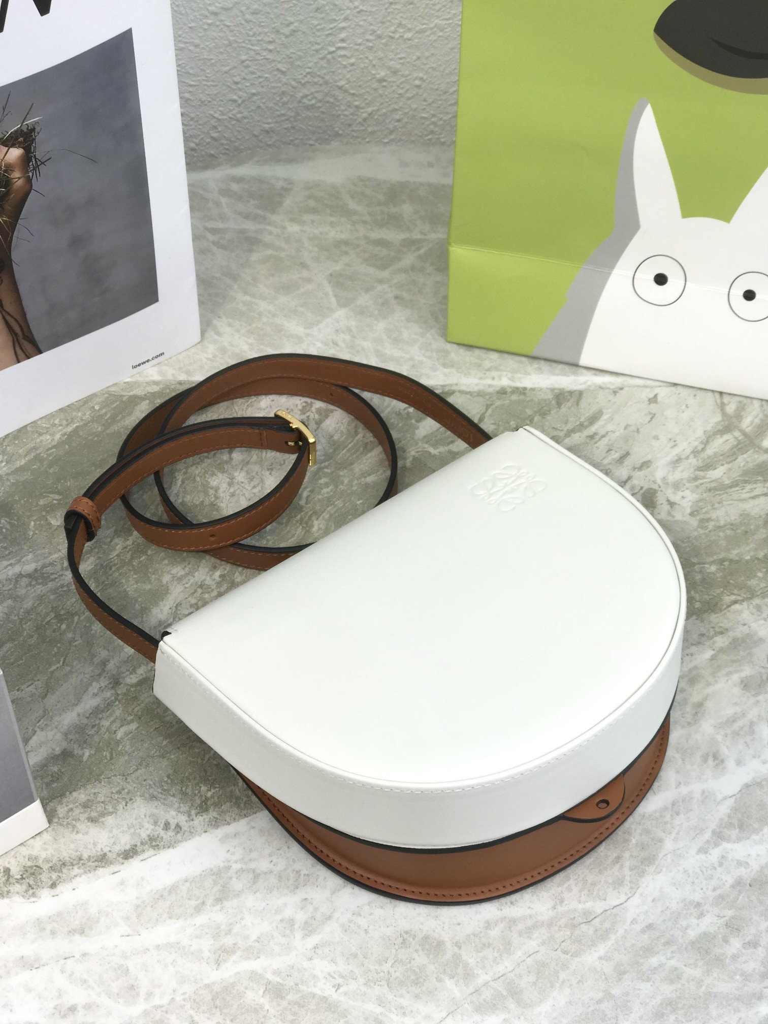 로에베 숄더 백