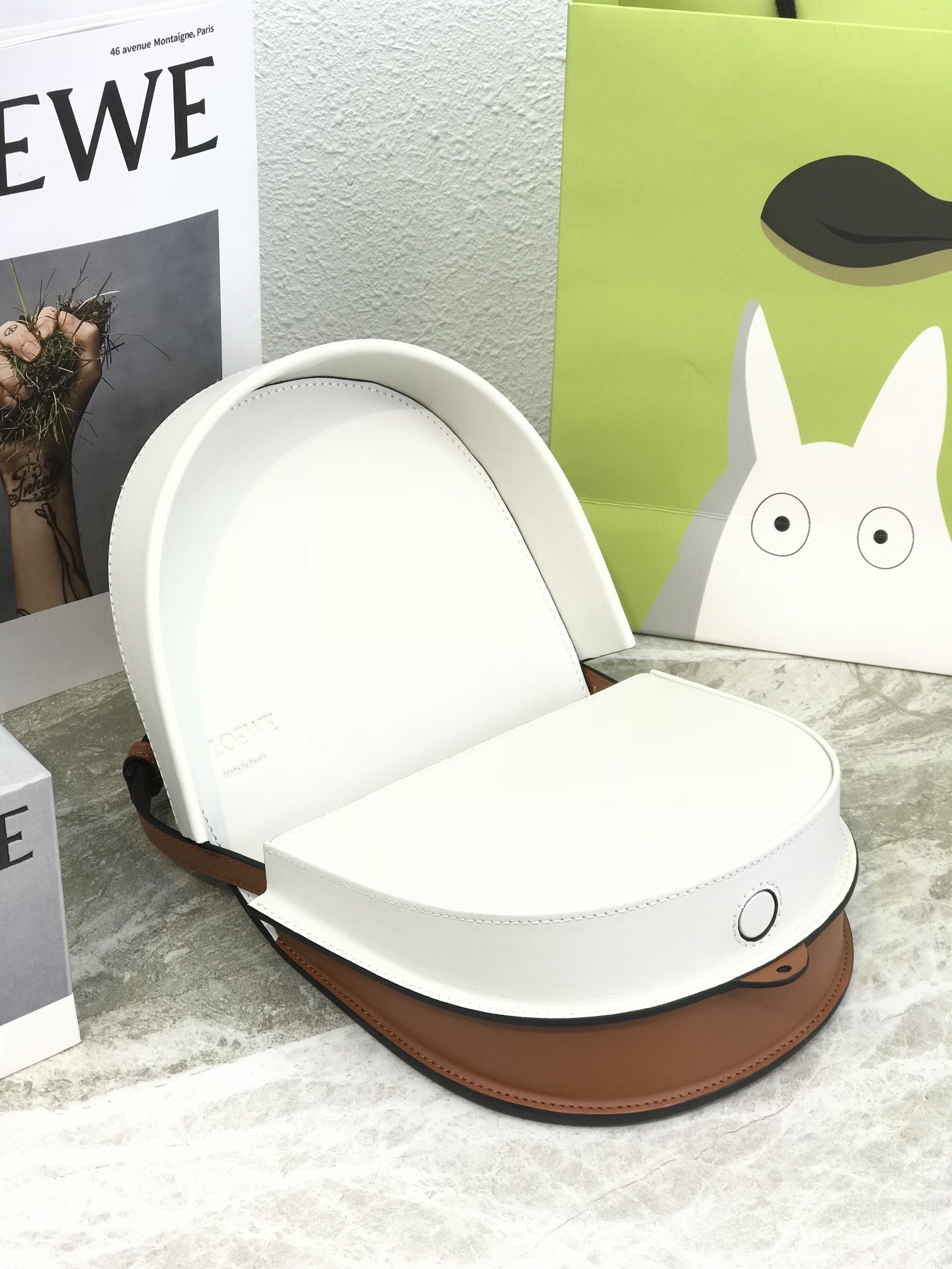 로에베 숄더 백