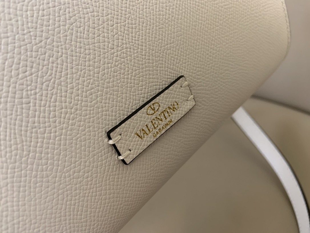 발렌티노 V링 크로스 바디백