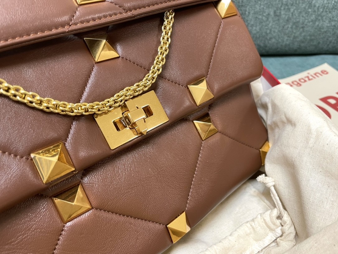 발렌티노 로만 스터드 체인백