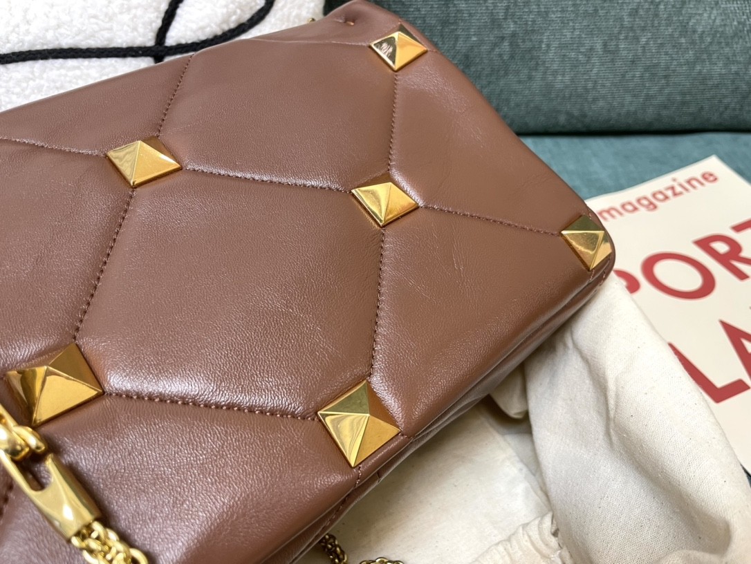 발렌티노 로만 스터드 체인백