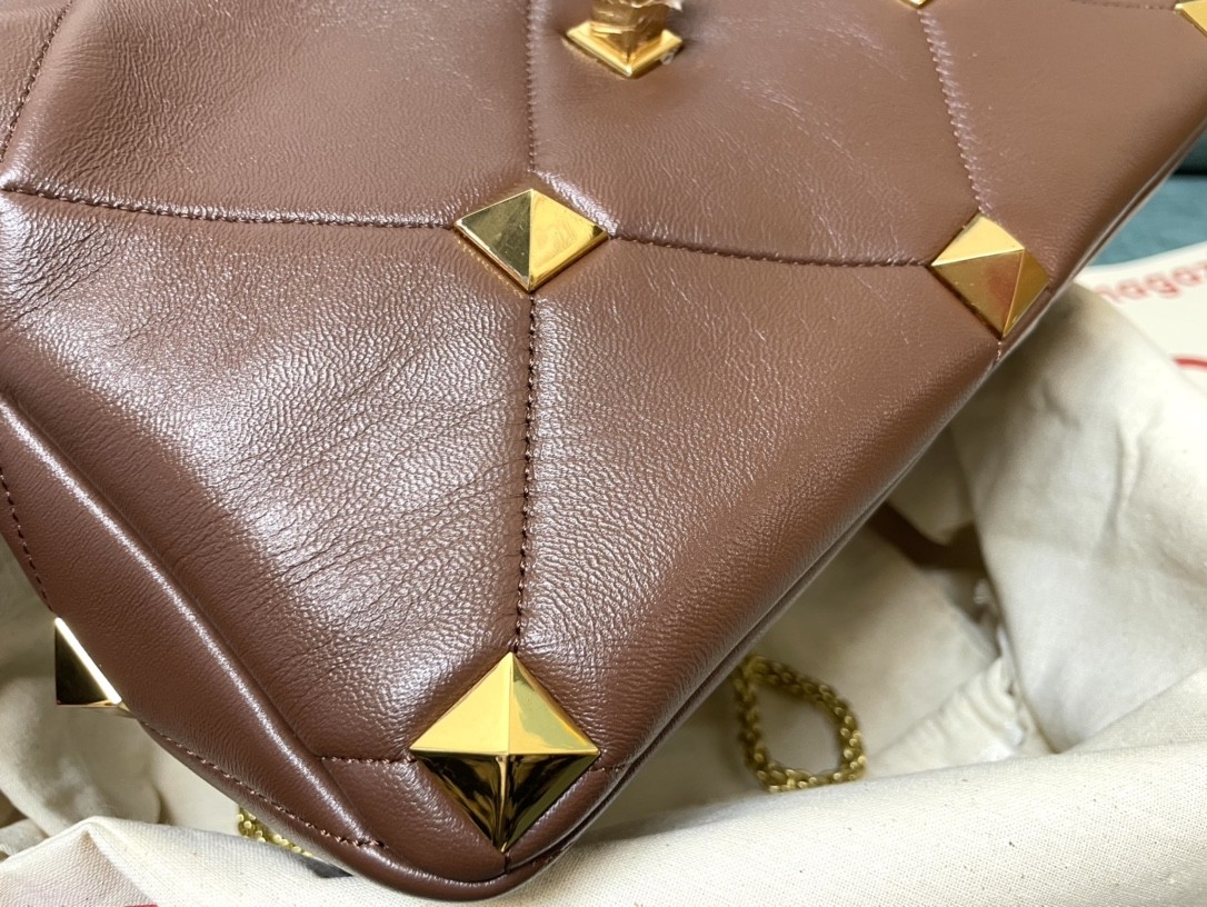 발렌티노 로만 스터드 체인백