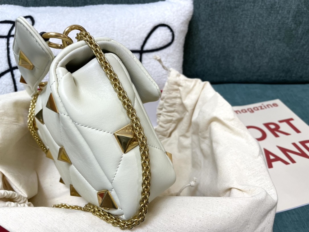 발렌티노 로만 스터드 체인백