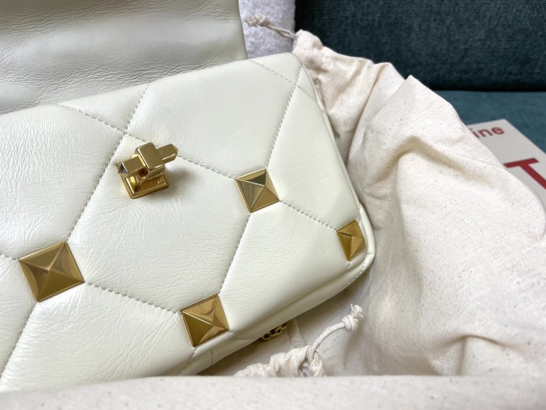 발렌티노 로만 스터드 체인백