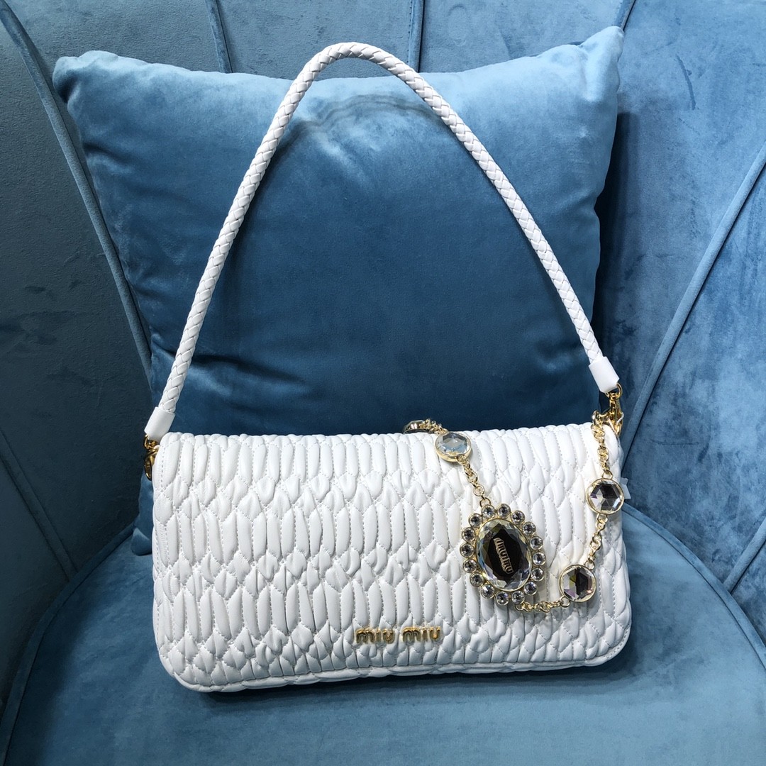 미우미우 아이코닉 크라스탈 숄더백
