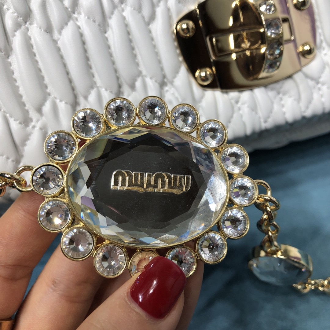 미우미우 아이코닉 크라스탈 숄더백