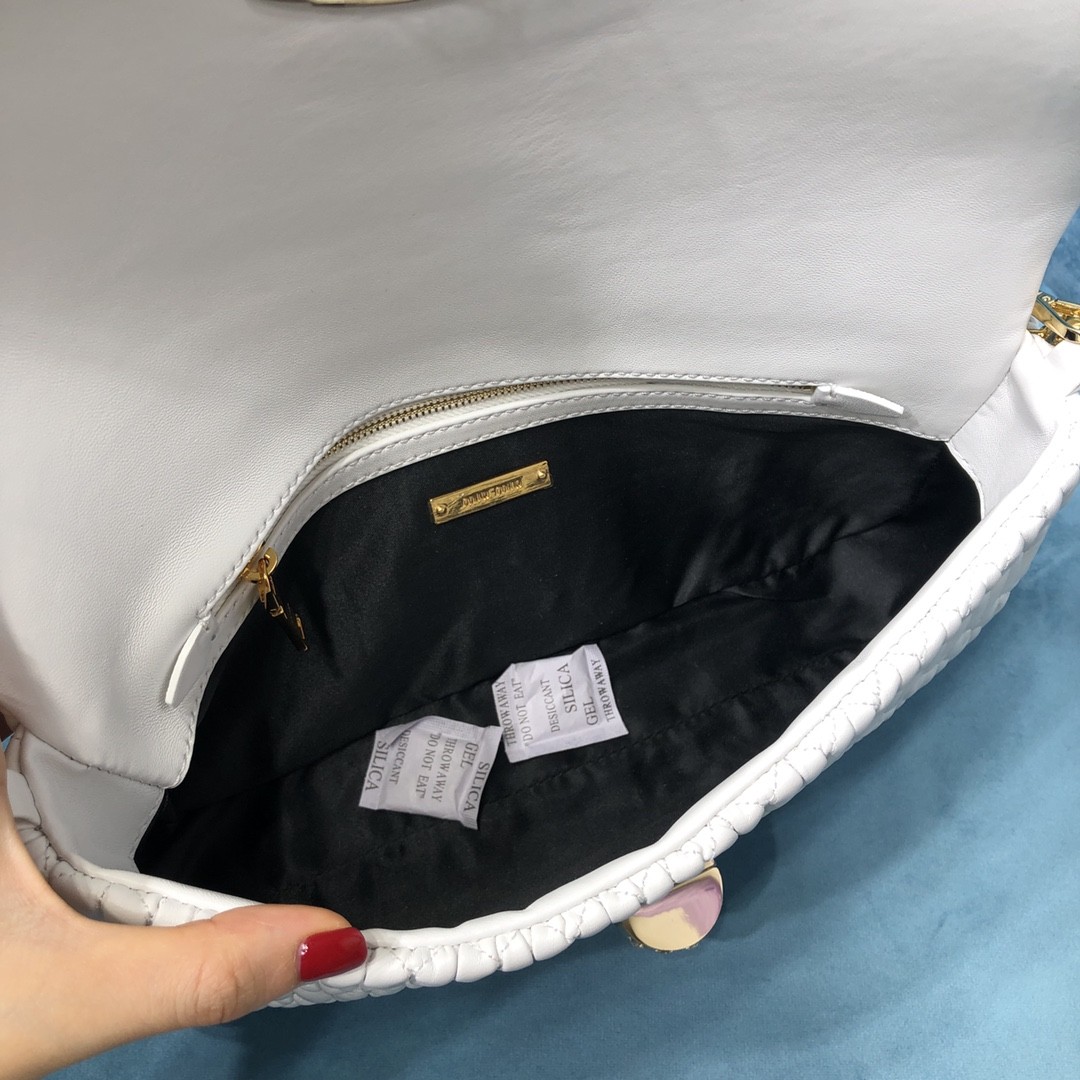 미우미우 아이코닉 크라스탈 숄더백