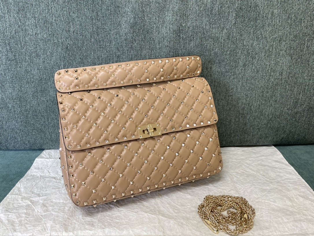 발렌티노 락스터드 스파이크 숄더백