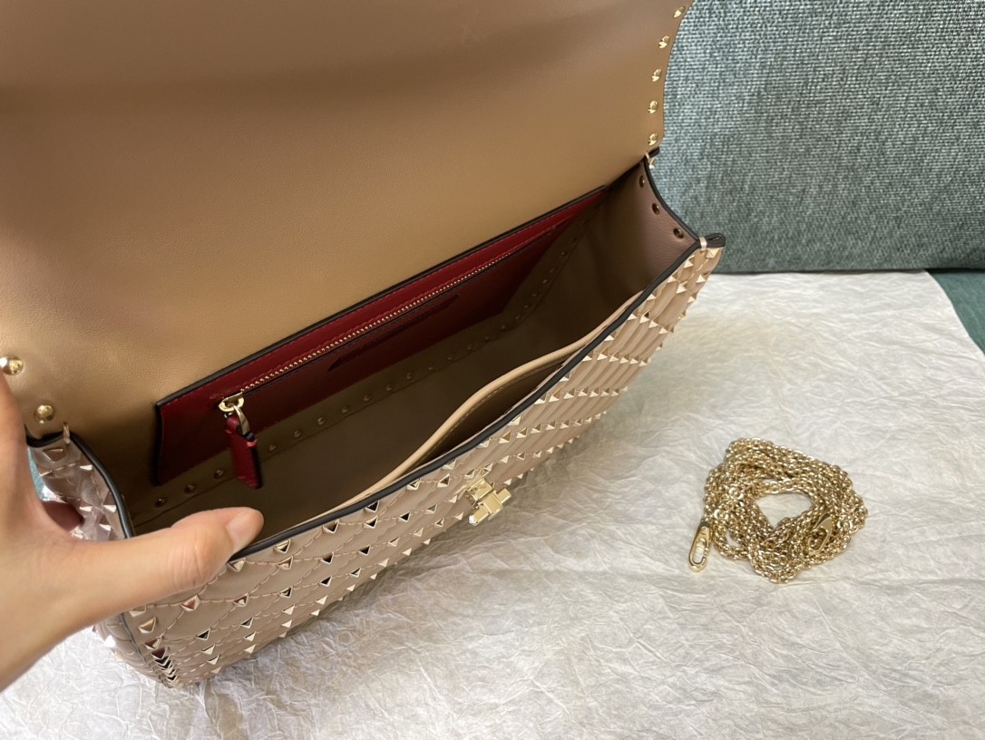 발렌티노 락스터드 스파이크 숄더백