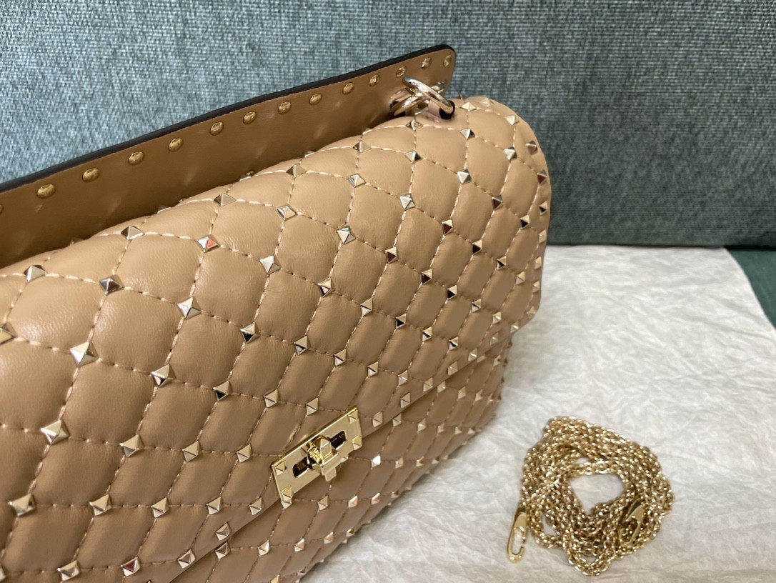 발렌티노 락스터드 스파이크 숄더백