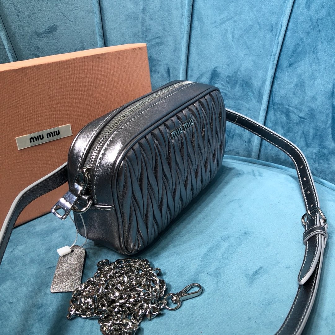 미우미우 숄더백