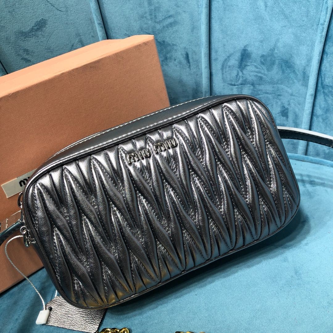 미우미우 숄더백