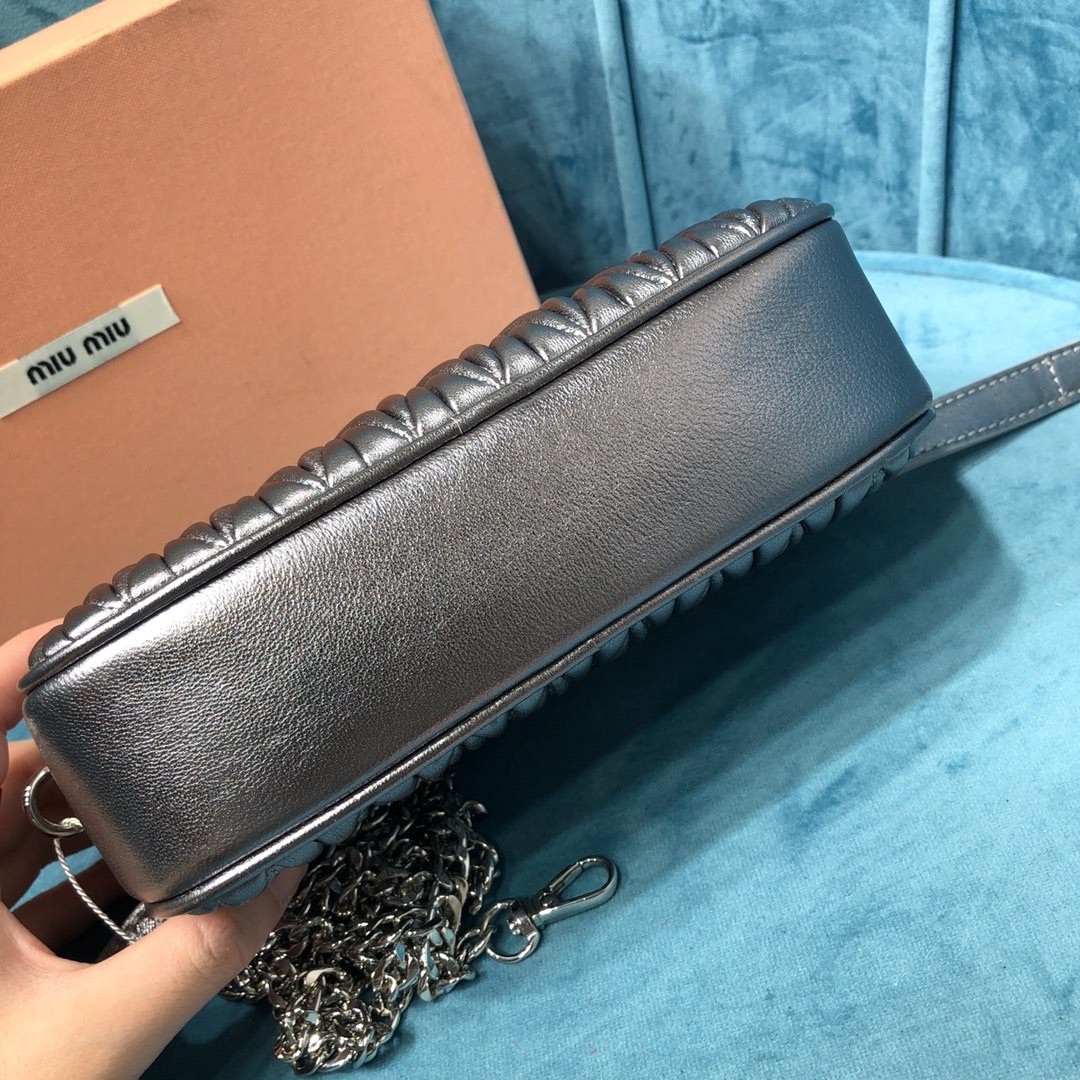 미우미우 숄더백