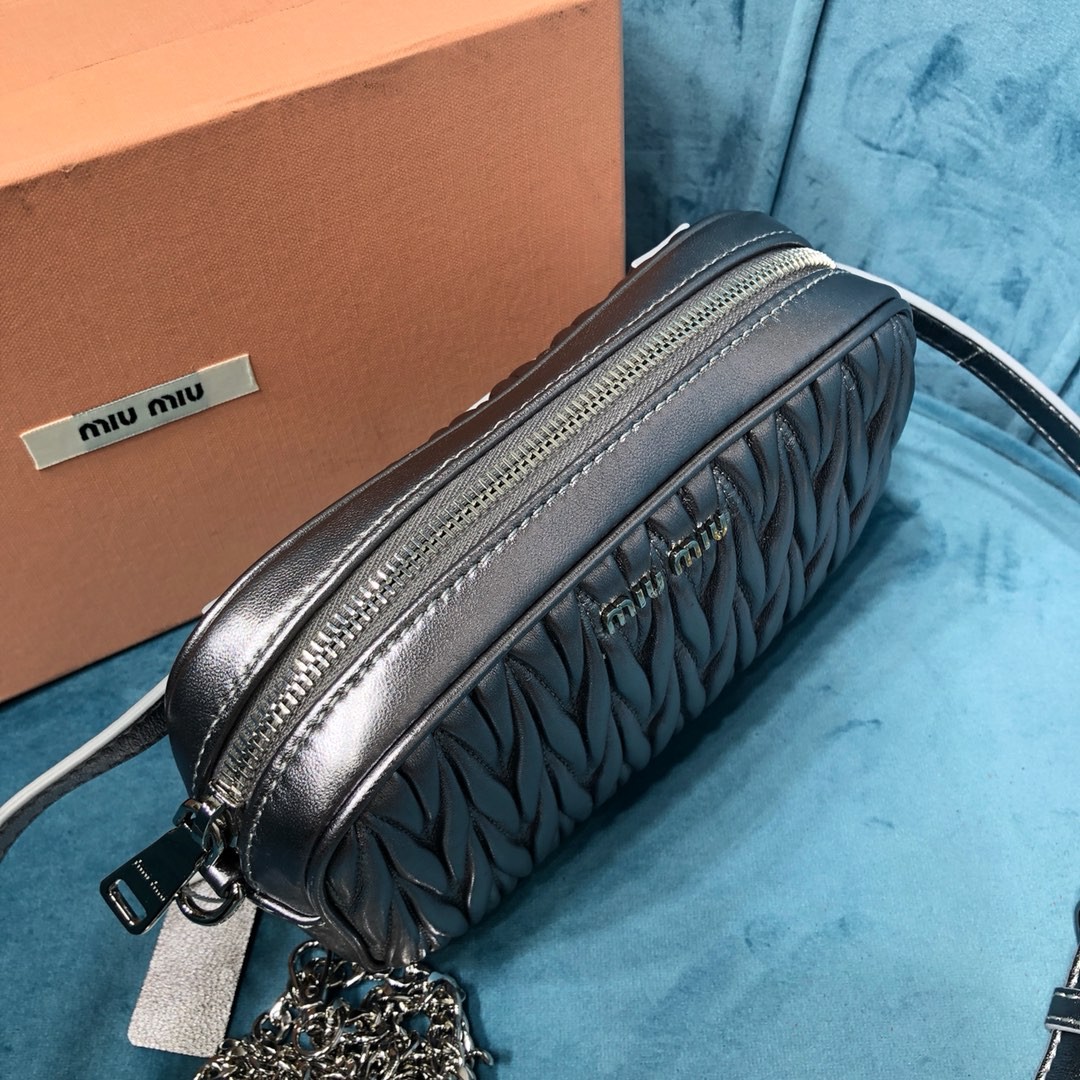 미우미우 숄더백