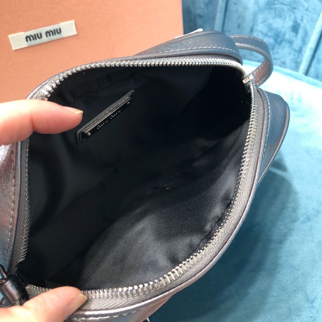 미우미우 숄더백