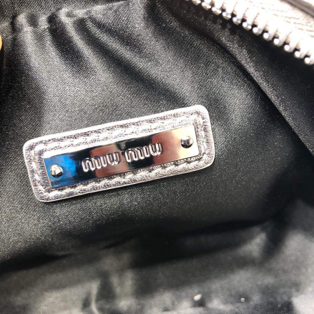 미우미우 숄더백